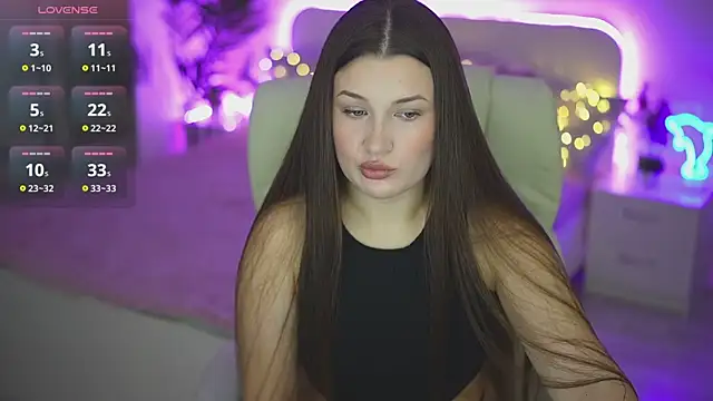 Snapshot of OneLaya chatting on September 2025 07:08:02 AM OneLaya online show from September 2025 07:08:02 AM