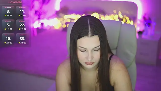 Snapshot of OneLaya chatting on October 2025 06:28:02 PM OneLaya online show from October 2025 06:28:02 PM