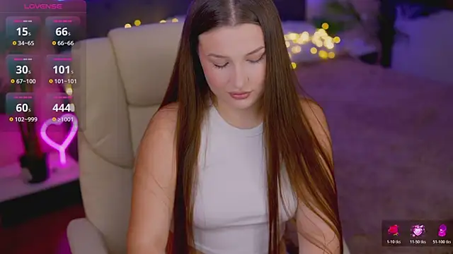 Snapshot of OneLaya chatting on October 2025 01:11:02 PM OneLaya online show from October 2025 01:11:02 PM