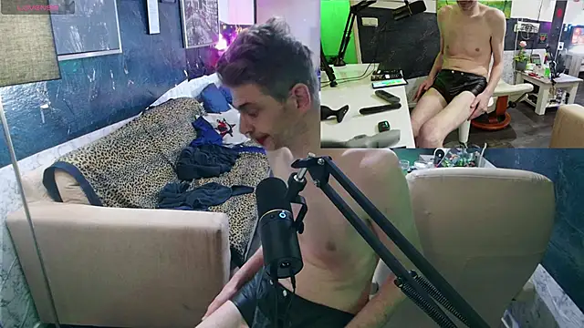 Snapshot of Doggyray44 chatting on December 2024 08:49:02 PM Doggyray44 online show from December 2024 08:49:02 PM