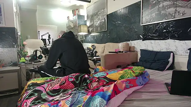 Snapshot of Doggyray44 chatting on March 2025 06:16:01 AM Doggyray44 online show from March 2025 06:16:01 AM