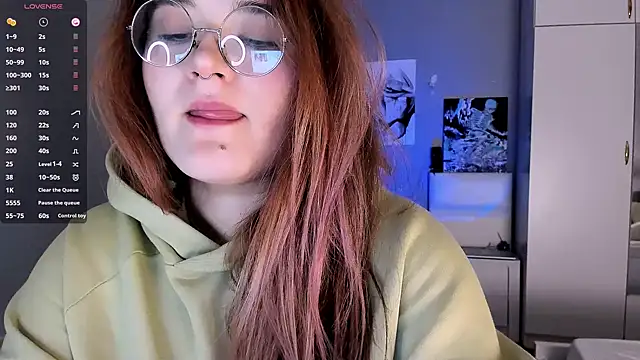 Snapshot of July_Slowdive chatting on December 2024 03:11:01 PM July Slowdive online show from December 2024 03:11:01 PM