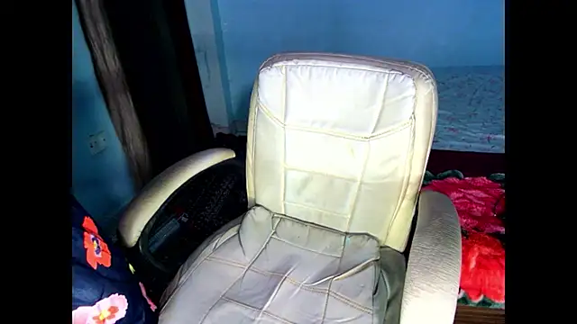 Snapshot of expression_queen chatting on November 2025 05:01:02 PM expression queen online show from November 2025 05:01:02 PM