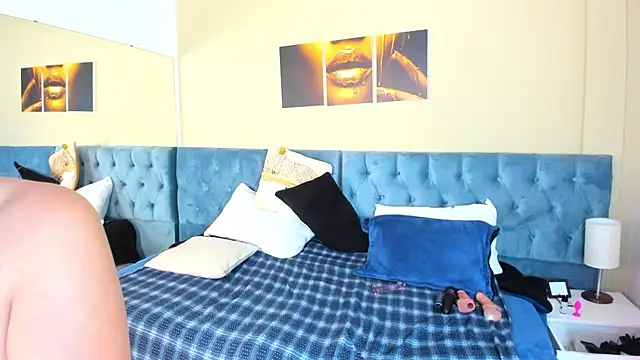 Sam and molly  online show from December 2024 10:43:01 PM