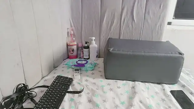 Snapshot of celeste_jhons chatting on April 2026 10:16:01 PM celeste jhons online show from April 2026 10:16:01 PM