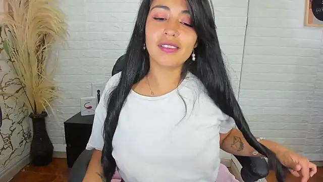 Snapshot of Aisha_09 chatting on February 2025 06:38:01 PM Aisha 09 online show from February 2025 06:38:01 PM