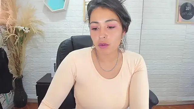 Snapshot of Aisha_09 chatting on February 2025 03:32:02 PM Aisha 09 online show from February 2025 03:32:02 PM