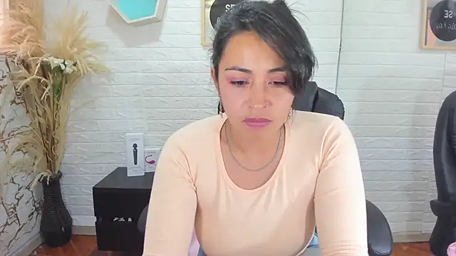 Snapshot of Aisha_09 chatting on February 2025 06:37:01 PM Aisha 09 online show from February 2025 06:37:01 PM