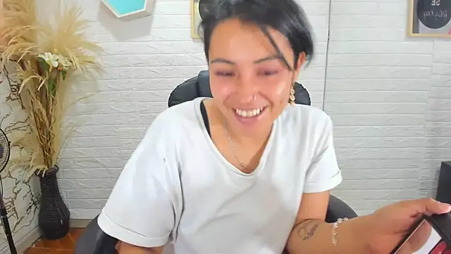 Snapshot of Aisha_09 chatting on February 2025 01:53:02 PM Aisha 09 online show from February 2025 01:53:02 PM