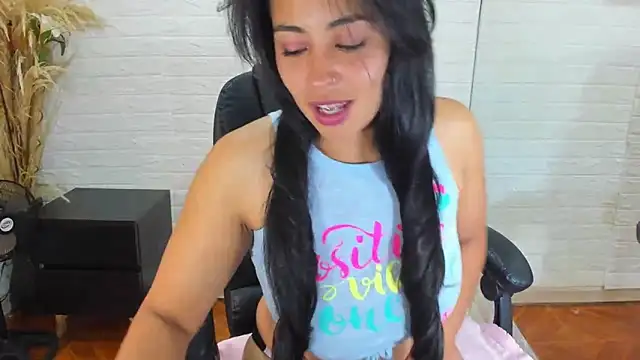 Snapshot of Aisha_09 chatting on March 2025 06:52:01 PM Aisha 09 online show from March 2025 06:52:01 PM