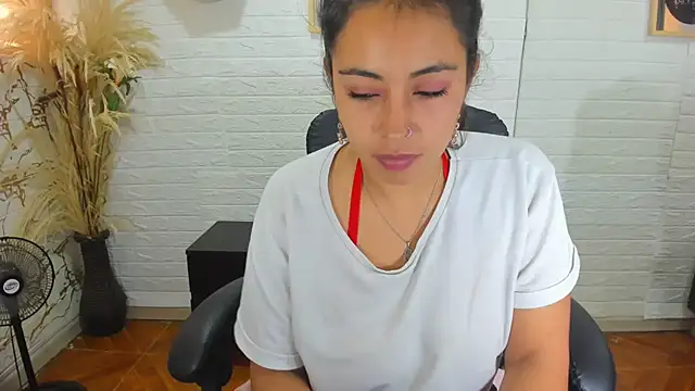 Snapshot of Aisha_09 chatting on March 2025 02:44:01 PM Aisha 09 online show from March 2025 02:44:01 PM