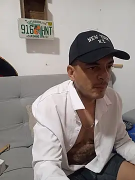 Snapshot of latinmartin73 chatting on November 2025 07:05:01 PM latinmartin73 online show from November 2025 07:05:01 PM