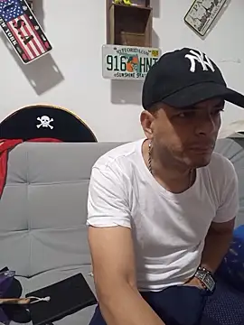 Snapshot of latinmartin73 chatting on November 2025 10:43:02 PM latinmartin73 online show from November 2025 10:43:02 PM