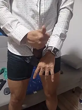 Snapshot of latinmartin73 chatting on November 2025 12:43:02 AM latinmartin73 online show from November 2025 12:43:02 AM