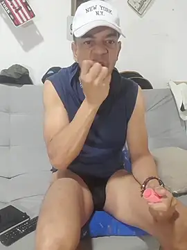 Snapshot of latinmartin73 chatting on November 2025 01:06:02 PM latinmartin73 online show from November 2025 01:06:02 PM