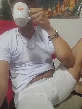 latinmartin73 online show from December 2025 03:08:02 PM