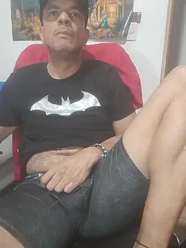 latinmartin73 online show from January 2026 11:21:01 PM