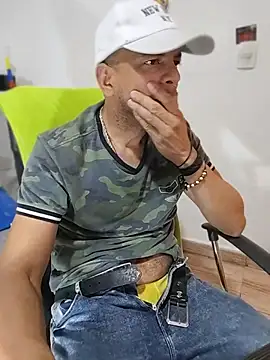 latinmartin73 online show from July 2026 04:32:02 PM