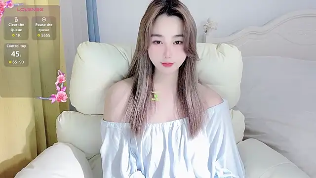 Snapshot of Caitlyn__ chatting on April 2026 01:44:01 PM Caitlyn online show from April 2026 01:44:01 PM