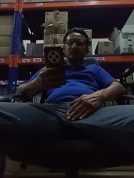 Andresguz35 online show from October 2025 10:32:02 PM