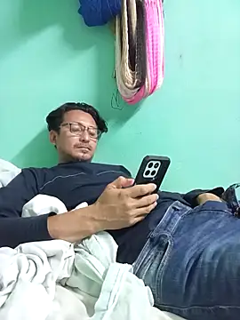 Andresguz35 online show from February 2026 03:27:02 AM