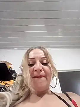 Snapshot of Fenix_528 chatting on November 2025 12:36:01 AM Fenix 528 online show from November 2025 12:36:01 AM