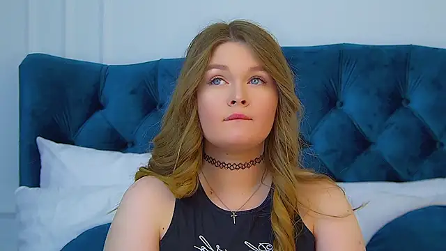 CrystalLyons online show from October 2025 06:08:02 PM