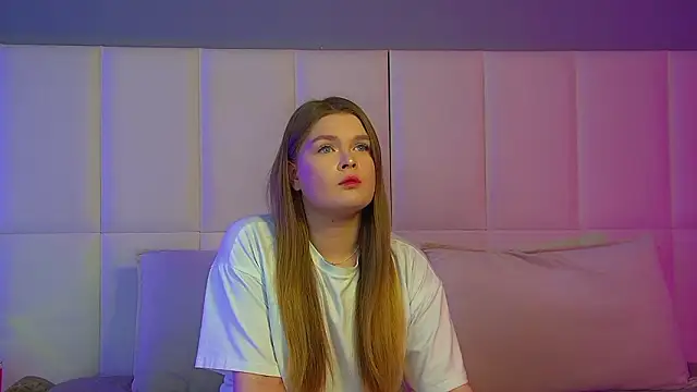 Snapshot of CrystalLyons chatting on March 2026 06:33:01 PM CrystalLyons online show from March 2026 06:33:01 PM