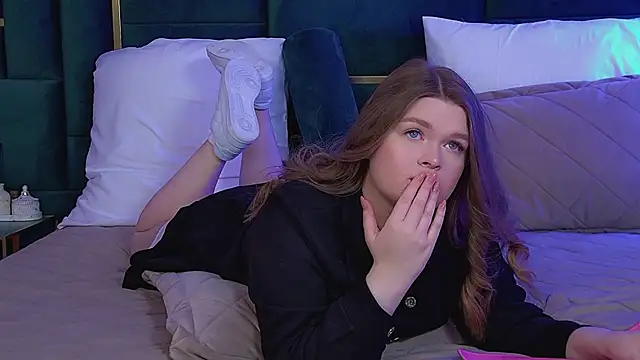 Snapshot of CrystalLyons chatting on March 2026 06:28:02 AM CrystalLyons online show from March 2026 06:28:02 AM