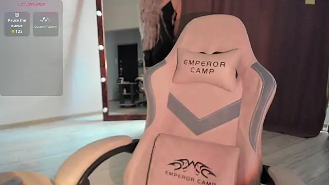 Lana Younes online show from November 2025 10:48:01 AM