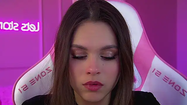 Snapshot of PollyLanders chatting on March 2026 06:59:02 PM PollyLanders online show from March 2026 06:59:02 PM