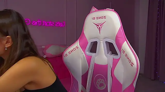 Snapshot of PollyLanders chatting on March 2026 08:19:01 AM PollyLanders online show from March 2026 08:19:01 AM