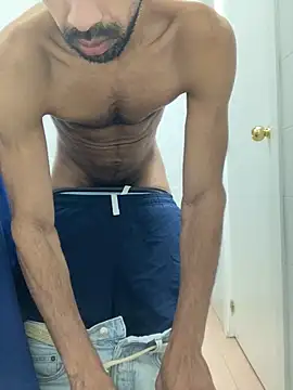 Snapshot of Lucascacaca chatting on December 2024 07:00:02 PM Lucascacaca online show from December 2024 07:00:02 PM