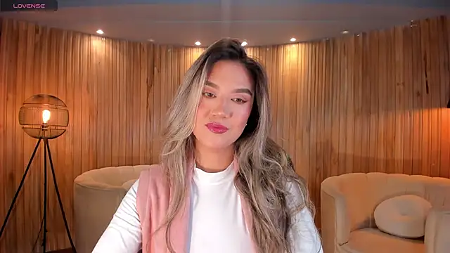 Snapshot of RebeccaHudson chatting on February 2025 03:08:02 AM RebeccaHudson online show from February 2025 03:08:02 AM