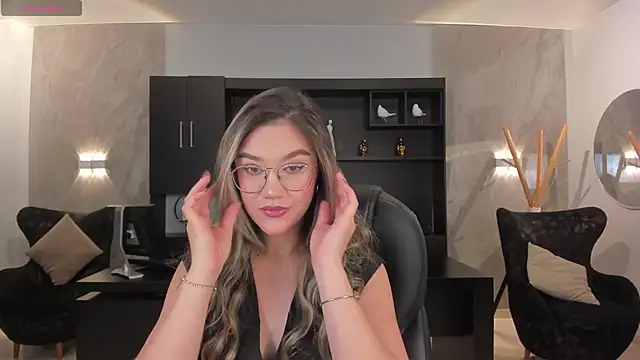 Snapshot of RebeccaHudson chatting on February 2025 03:18:02 AM RebeccaHudson online show from February 2025 03:18:02 AM