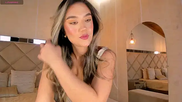 Snapshot of RebeccaHudson chatting on February 2025 04:23:01 AM RebeccaHudson online show from February 2025 04:23:01 AM