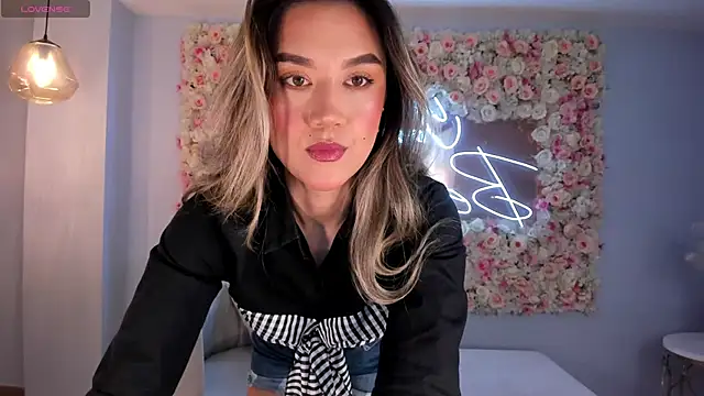 Snapshot of RebeccaHudson chatting on March 2025 02:26:01 AM RebeccaHudson online show from March 2025 02:26:01 AM