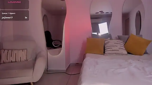 Snapshot of RebeccaHudson chatting on March 2025 06:13:02 AM RebeccaHudson online show from March 2025 06:13:02 AM