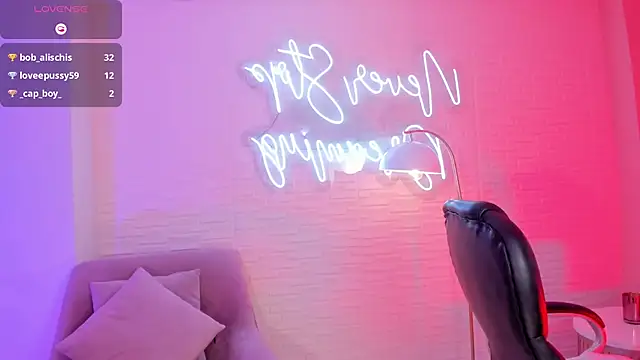 Snapshot of RebeccaHudson chatting on March 2025 03:23:02 AM RebeccaHudson online show from March 2025 03:23:02 AM