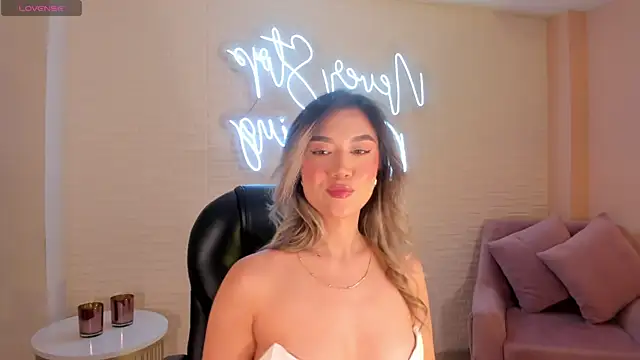 Snapshot of RebeccaHudson chatting on March 2025 03:12:01 AM RebeccaHudson online show from March 2025 03:12:01 AM