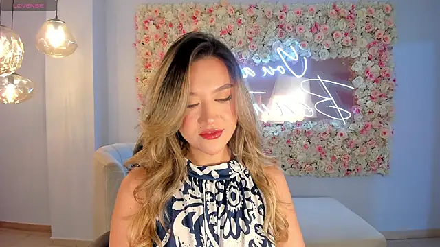 Snapshot of RebeccaHudson chatting on October 2025 06:52:02 PM RebeccaHudson online show from October 2025 06:52:02 PM