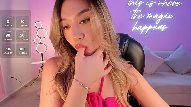 Snapshot of RebeccaHudson chatting on October 2025 07:05:02 PM RebeccaHudson online show from October 2025 07:05:02 PM