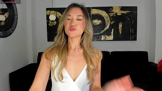 Snapshot of RebeccaHudson chatting on November 2025 06:56:02 PM RebeccaHudson online show from November 2025 06:56:02 PM