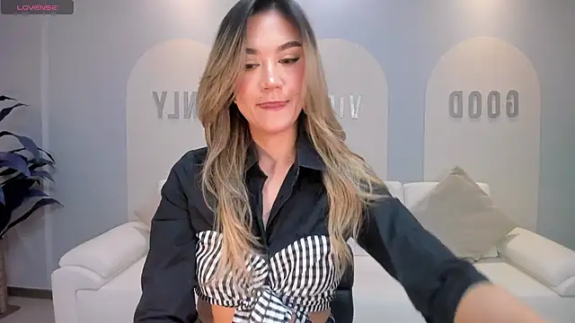 Snapshot of RebeccaHudson chatting on November 2025 07:23:02 PM RebeccaHudson online show from November 2025 07:23:02 PM