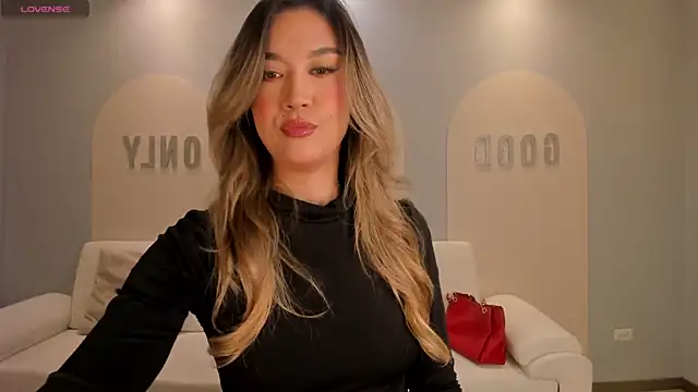 Snapshot of RebeccaHudson chatting on November 2025 07:46:02 PM RebeccaHudson online show from November 2025 07:46:02 PM