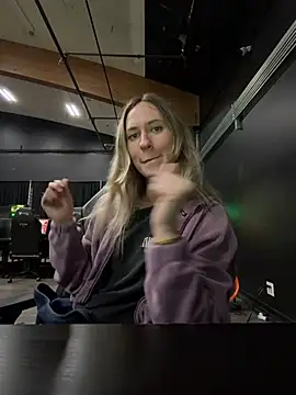 Snapshot of M1ssyk1ssy chatting on April 2026 12:37:01 AM M1ssyk1ssy online show from April 2026 12:37:01 AM