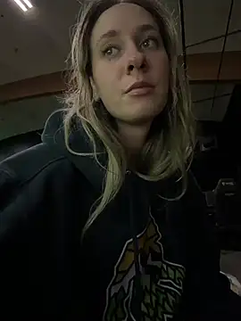 Snapshot of M1ssyk1ssy chatting on April 2026 02:04:01 AM M1ssyk1ssy online show from April 2026 02:04:01 AM