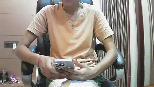 collage hoty online show from October 2025 04:08:02 PM