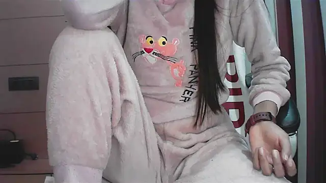 collage hoty online show from December 2025 04:55:02 PM