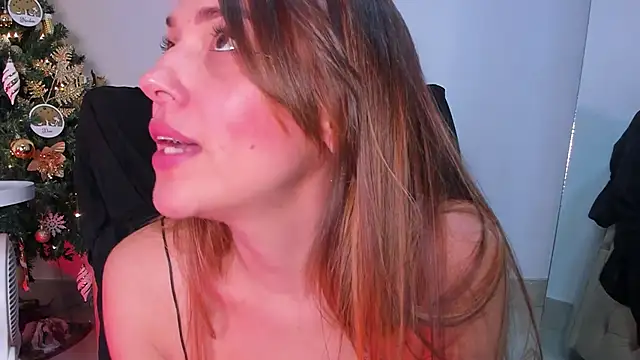 Snapshot of camilawm19 chatting on December 2024 08:44:01 AM camilawm19 online show from December 2024 08:44:01 AM